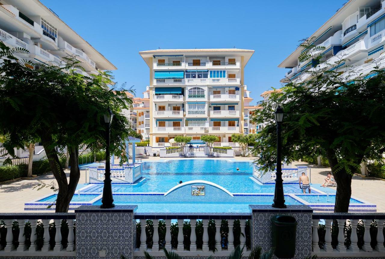 Urb Vinamar Apartment ตอร์เรเวียคา ภายนอก รูปภาพ